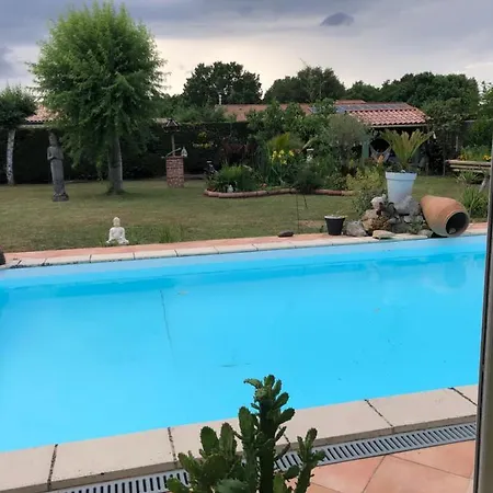 Charmant Petit Studio Equipe Au Calme Apartmán *